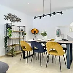Stunning 3Bd, 2Bh Marbella With Pool, Bbq Terrace