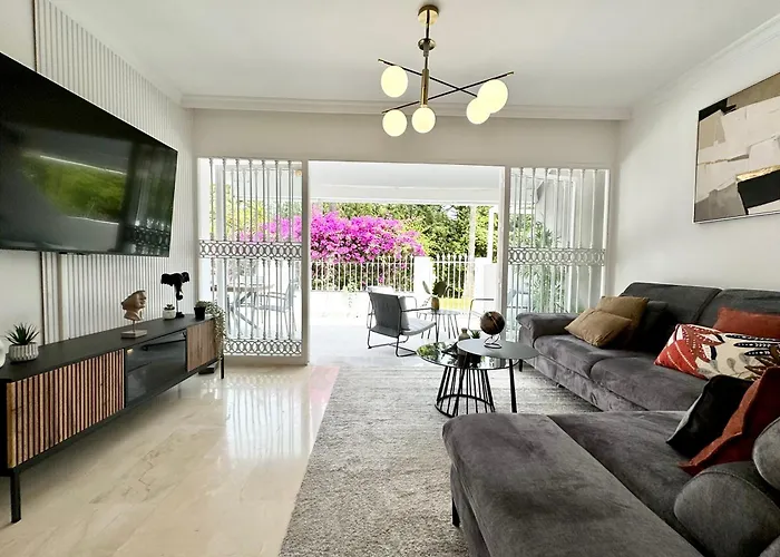 Stunning 3Bd, 2Bh Marbella With Pool, Bbq Terrace