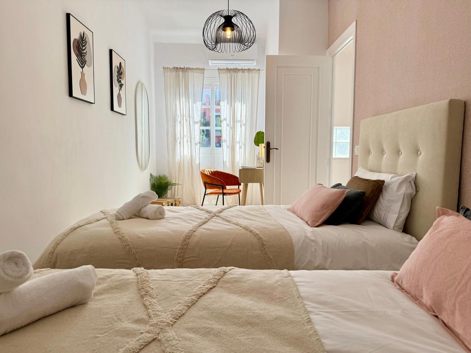 Stunning 3bd, 2bh With Pool, Bbq Terrace *