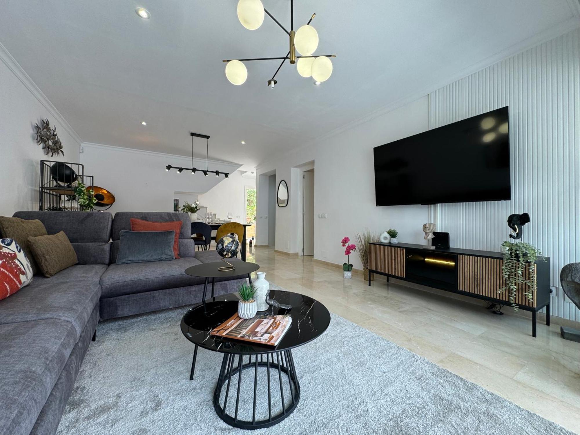 Holiday home Stunning 3bd, 2bh With Pool, Bbq Terrace