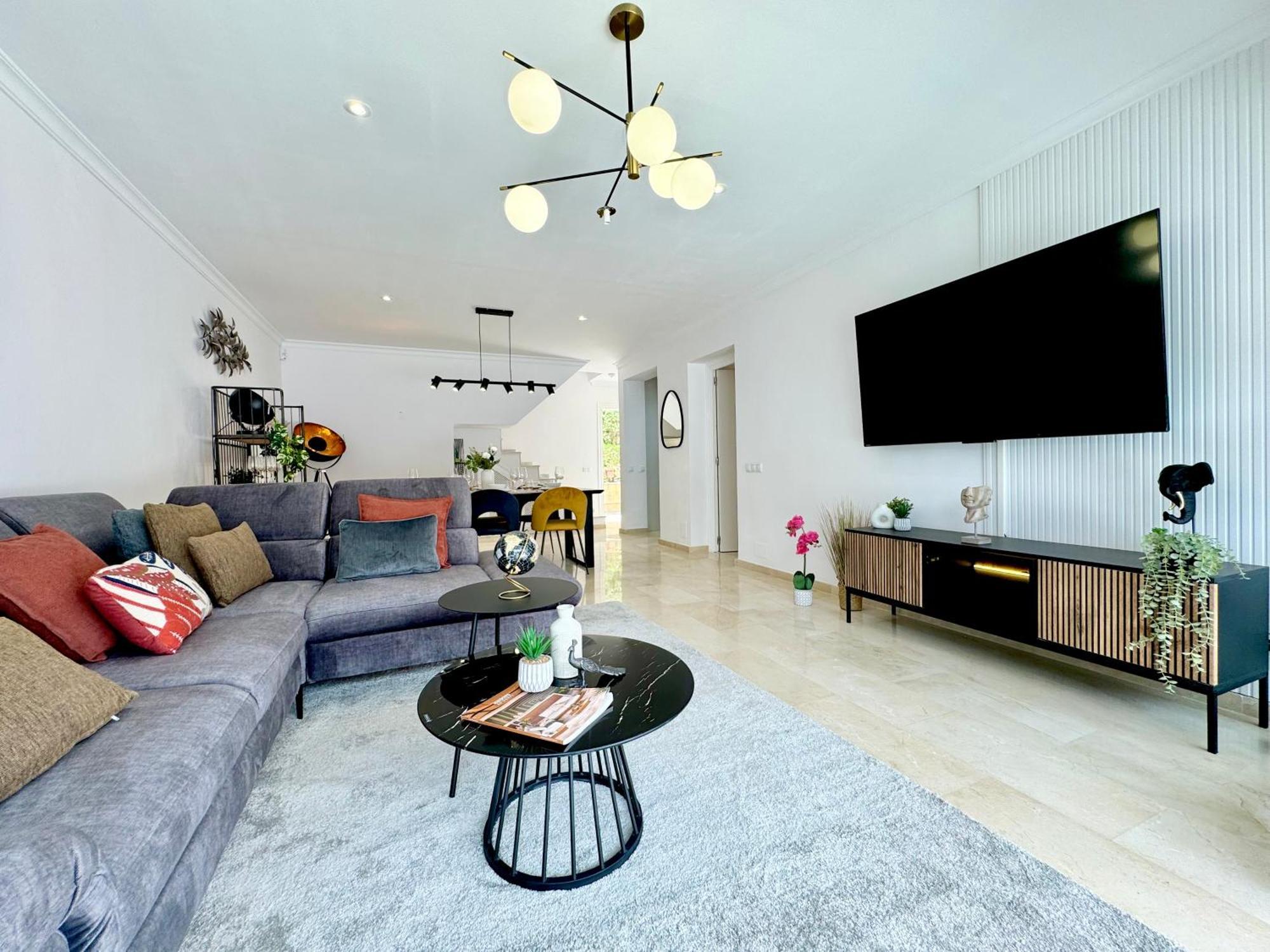 Stunning 3bd, 2bh With Pool, Bbq Terrace *