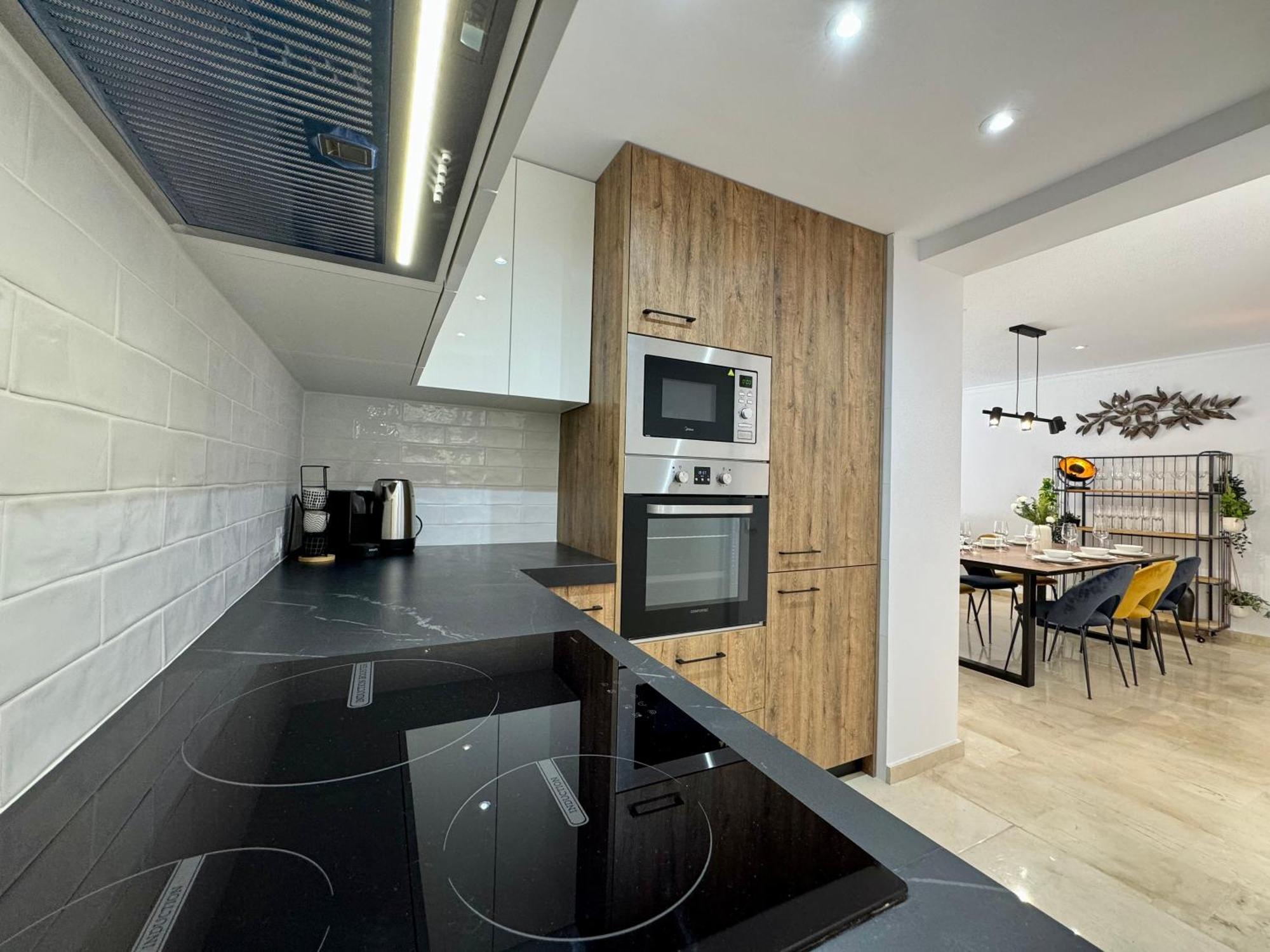 Stunning 3bd, 2bh With Pool, Bbq Terrace Holiday home
